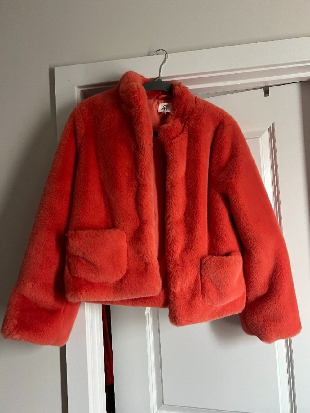 dRA Los Angeles Faux Fur Cropped Jacket Size Small  Coral Statement Coat